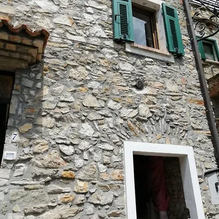 La Casa Dell'elleboro Giustenice